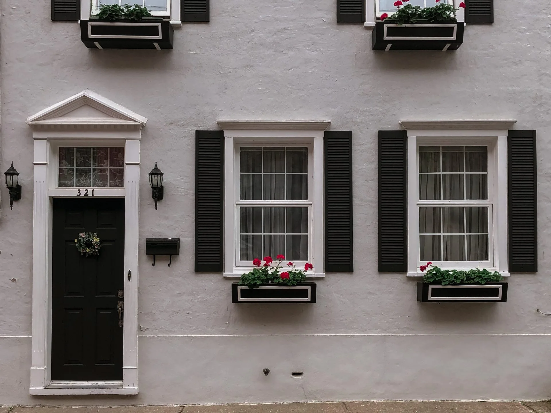 How to decorate the front of your house